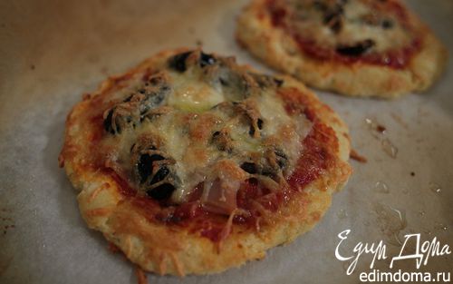 Рецепт Мини-пиццы с копченой индейкой и оливками