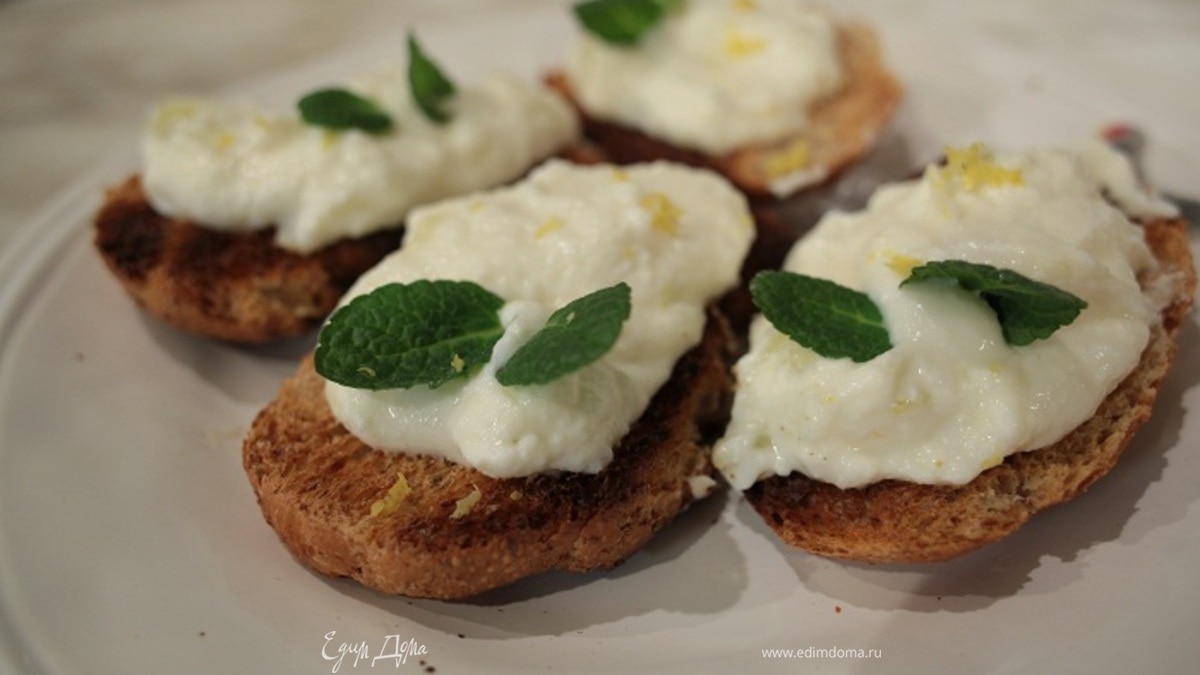 Лимонный творожок на тосте