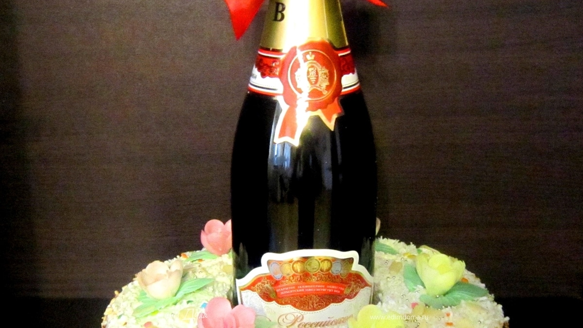 Подарочный торт с шампанским