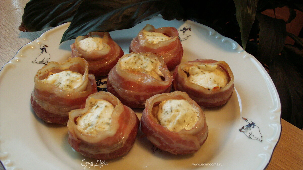 шампиньоны в беконе