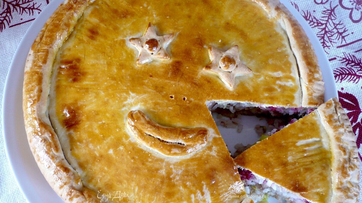 Пирог с тунцом и брусникой «Обыкновенное чудо»