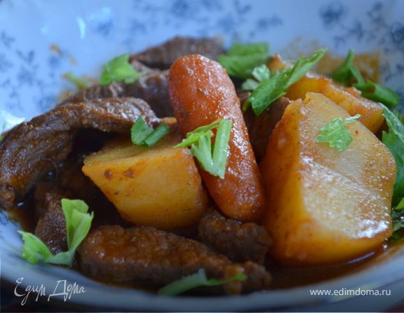 Тушеная говядина с пивом и паприкой