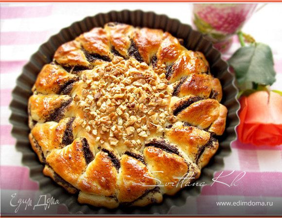 Дрожжевой пирог с шоколадной пастой, маком и орехами Дрожжевой пирог с шоколадной пастой, маком и орехами
