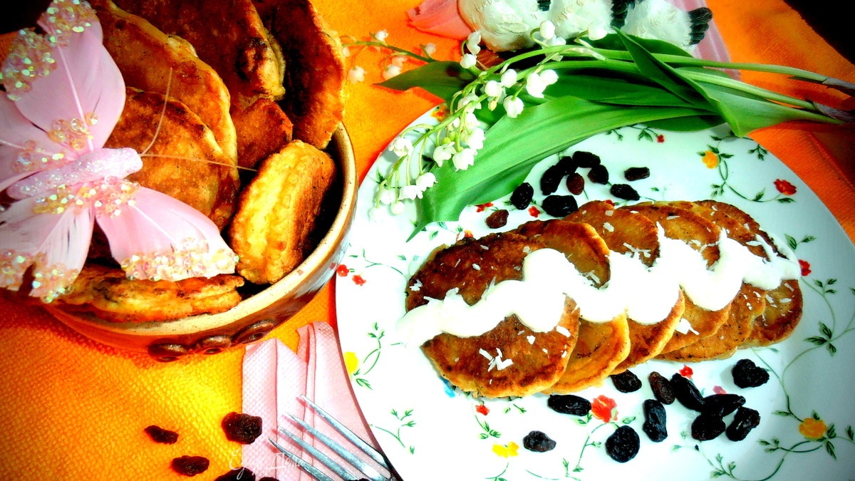 Оладушки с морковкой, дыней и изюмом