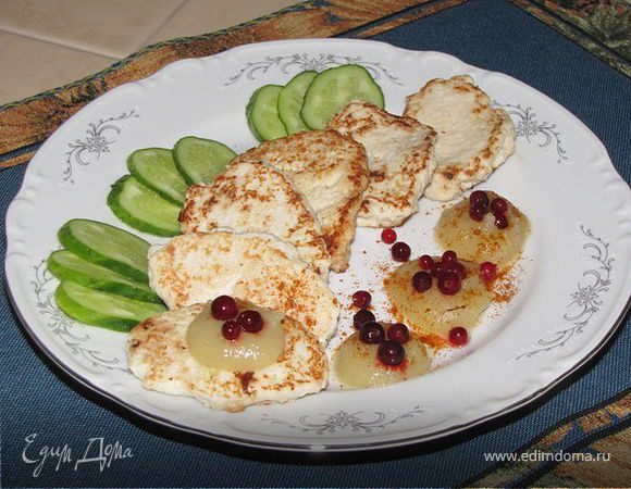 Курино-овощные оладьи с яблочным соусом