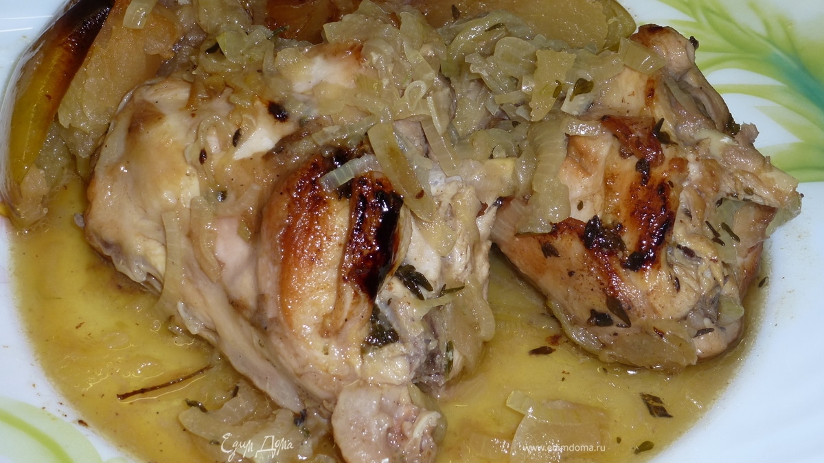 Ароматный кролик с яблоками