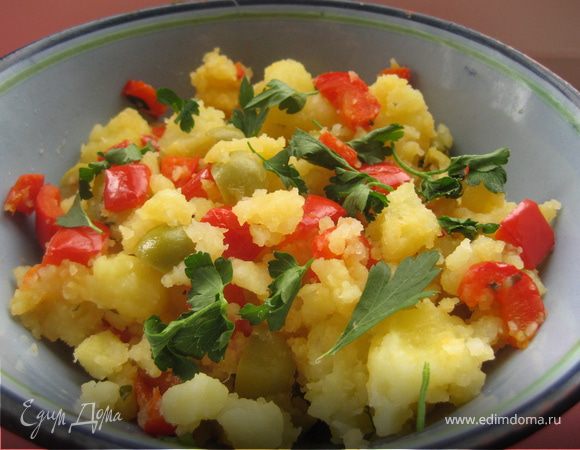 Картошка с болгарским перцем, оливками и зеленью Картошка с болгарским перцем, оливками и зеленью