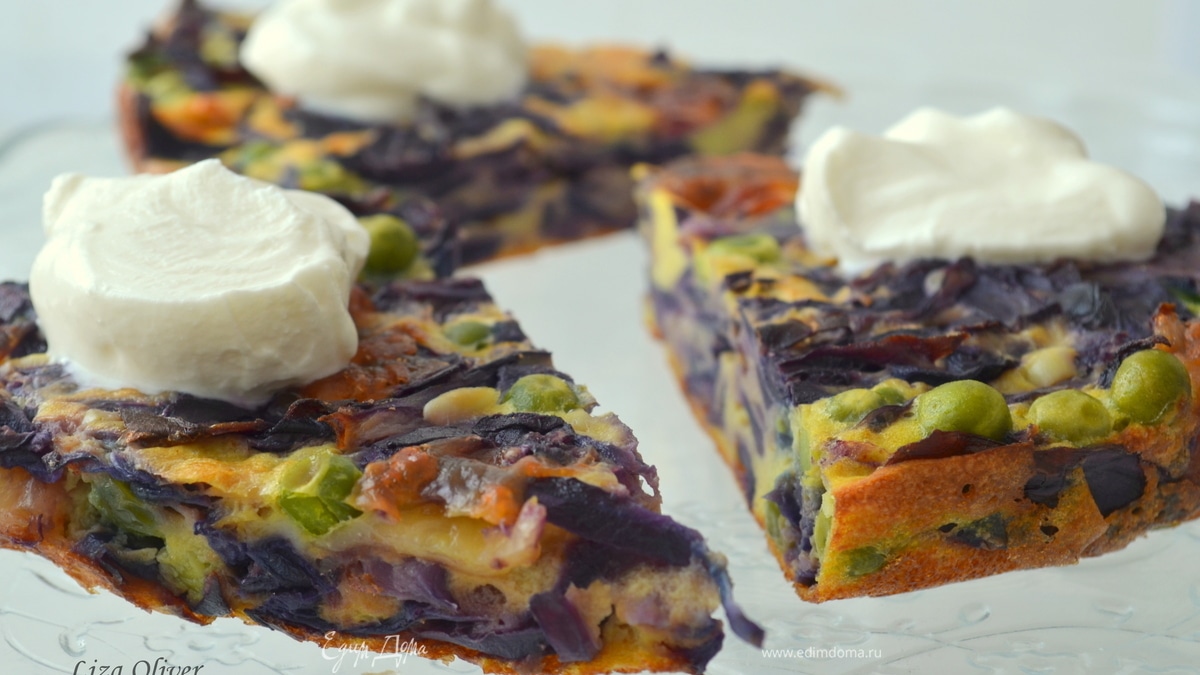 Легкий и вкусный пирог из краснокочанной капусты