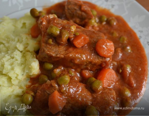 Мясо, тушенное в томатном соусе (SPEZZATINO al POMODORO)