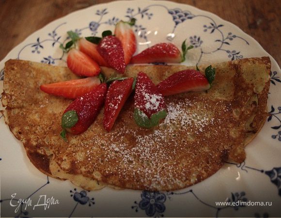 Блины с клубникой