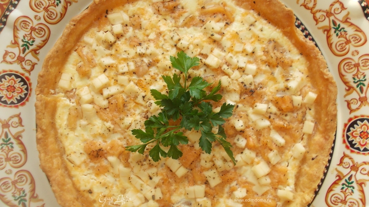 Киш с семгой и плавленым сыром