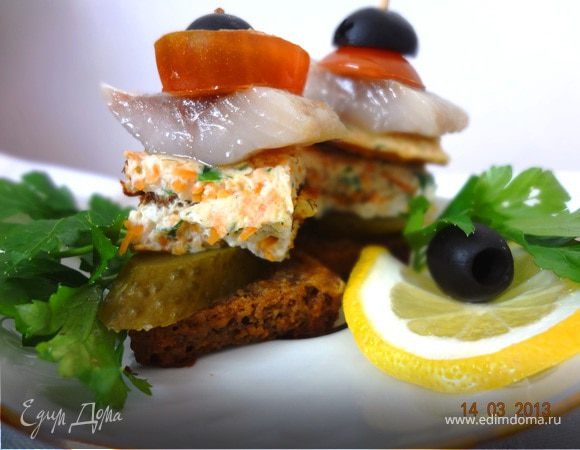 Канапе с морковными блинчиками