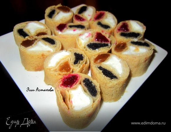 Сладкие блинные роллы «Три вкуса»  с соусами