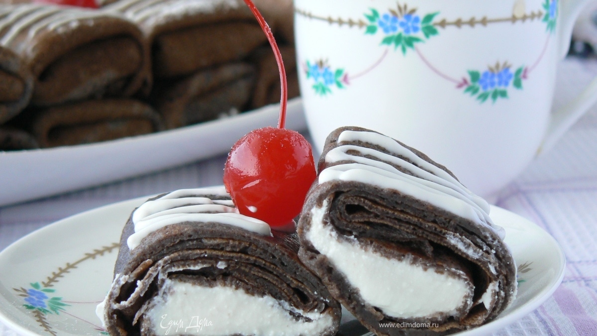 Блины из черемуховой муки с творожной начинкой