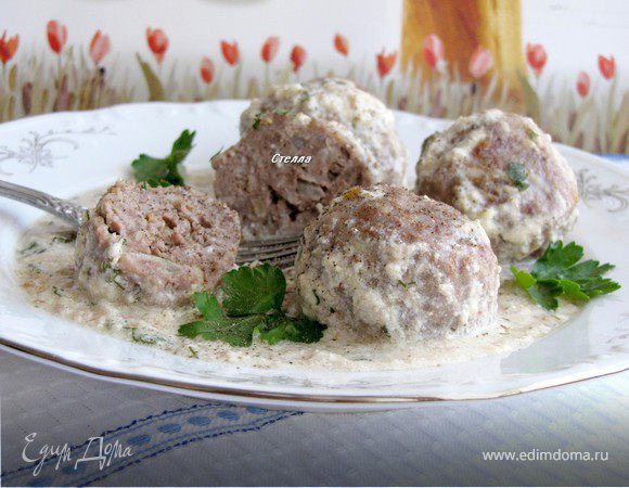 Тефтели с кедровыми орешками в сливочном соусе