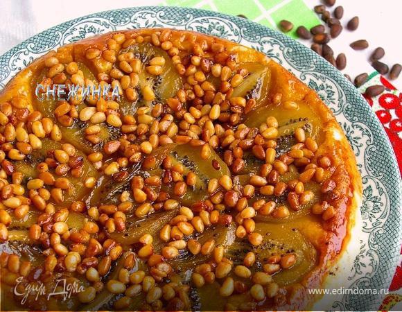 Пирог-перевертыш с киви и кедровыми орешками