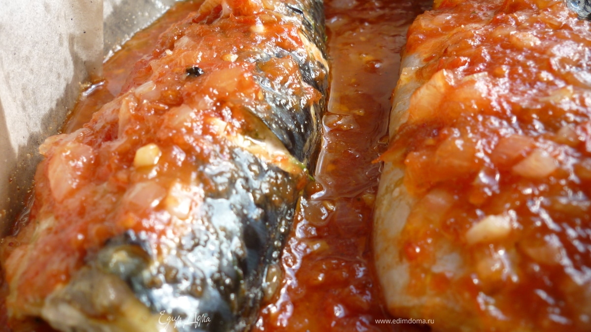 Скумбрия в укропно-томатном соусе