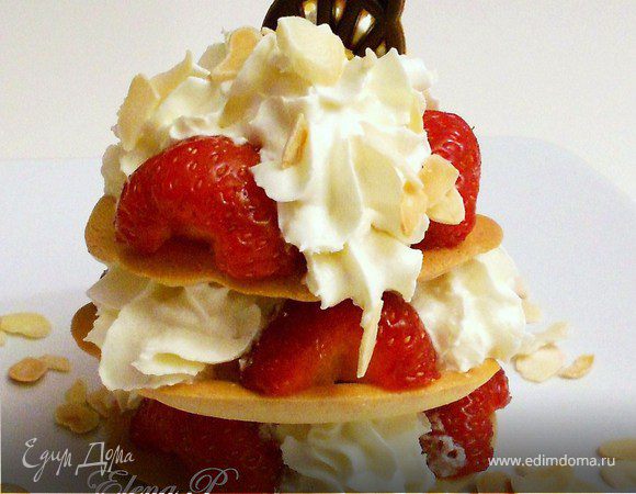 КРЕПСЫ СО СЛИВКАМИ И КЛУБНИКОЙ