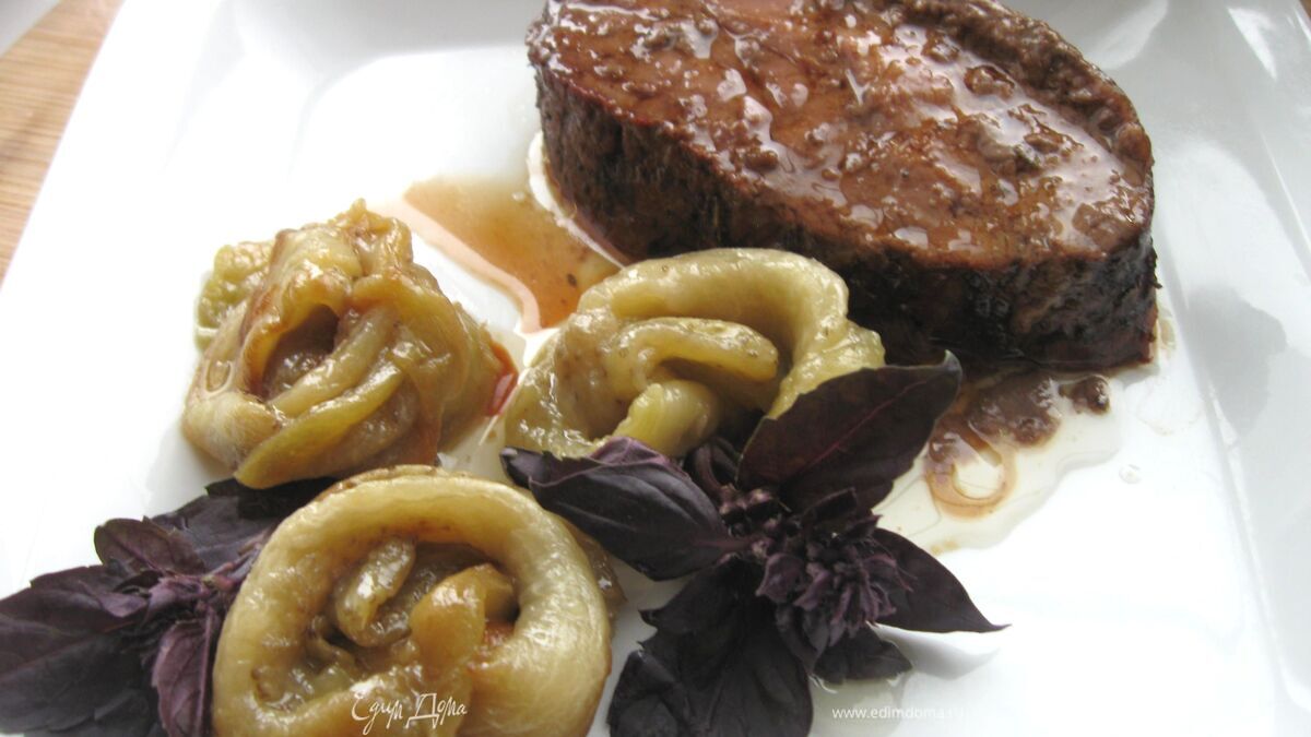 Мясо в баклажановых цветах