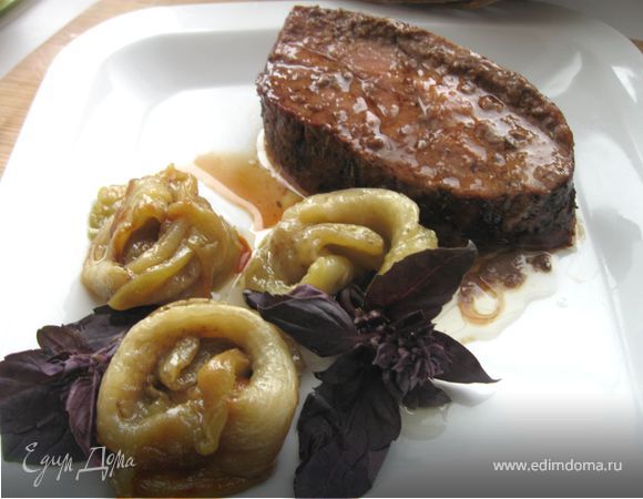 Мясо в баклажановых цветах