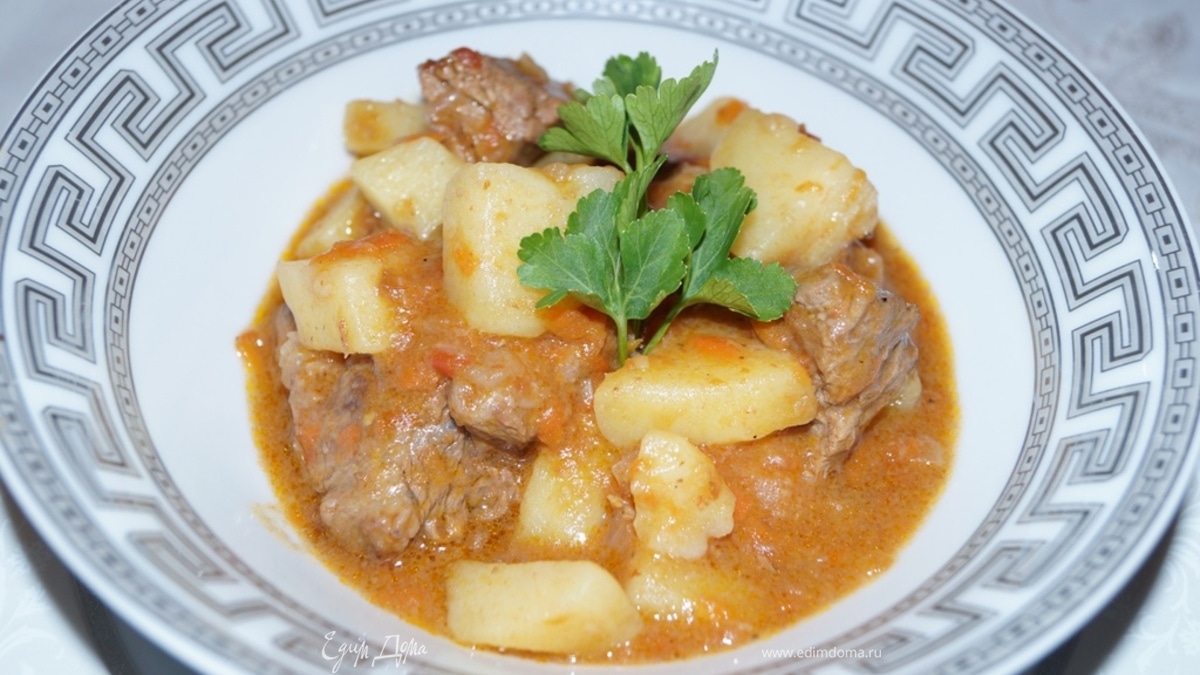 Томленая телятина с картофелем (Spezzatino di vitello con patate)