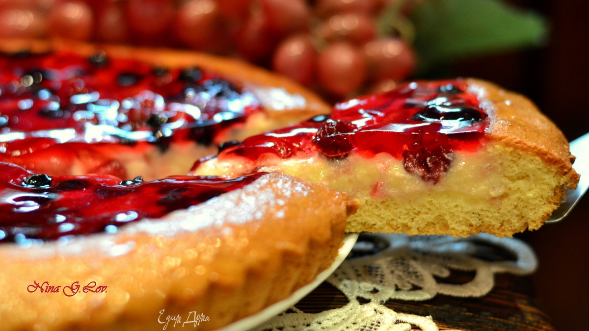 Бисквитная корзинка с кремом в ягодном желе (Нежнее нежного)