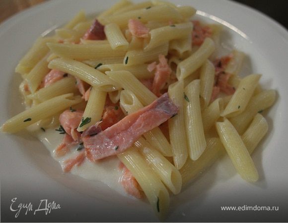 Пенне со сливками и копченой семгой 