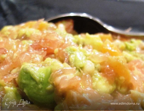 Салат с грейпфрутом, семгой и авокадо Салат с грейпфрутом, семгой и авокадо