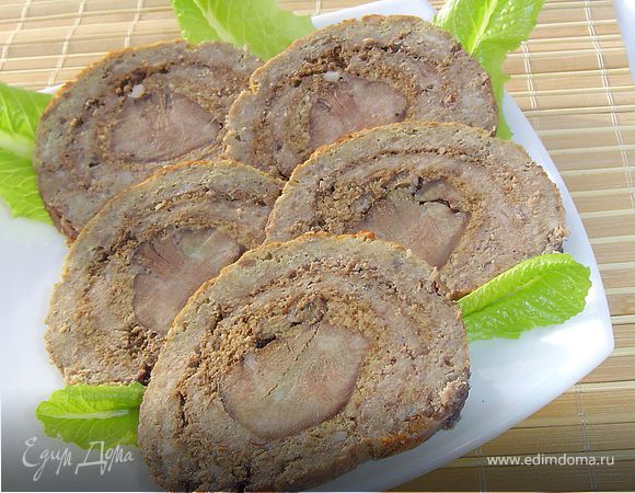 Мясной рулет с языком и орехами Мясной рулет с языком и орехами