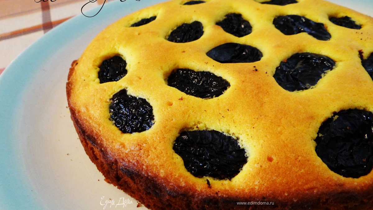 На скорую руку: "Правильный" немецкий рассыпчатый пирог с черносливом 