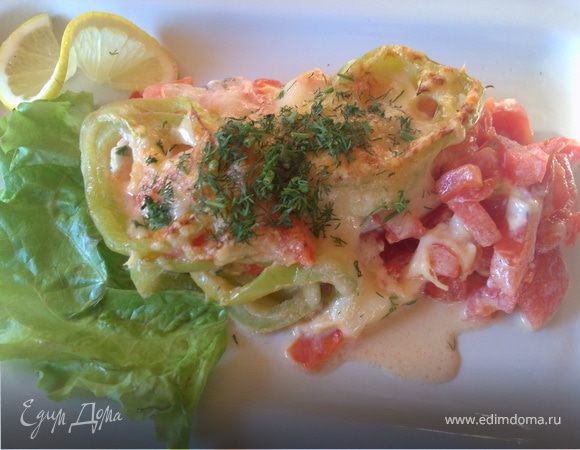 Морской коктейль, запеченный с помидорами и сыром