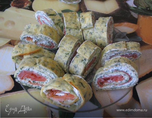 Яичный рулет со слабосоленой семгой