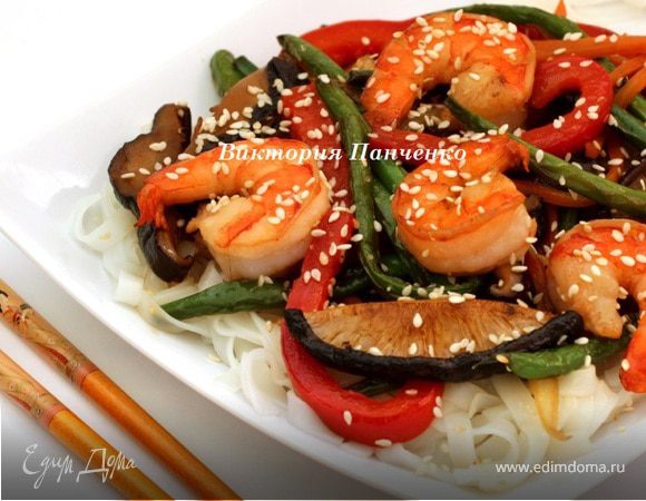 Стир фрай с креветками и рисовой лапшой Стир фрай с креветками и рисовой лапшой