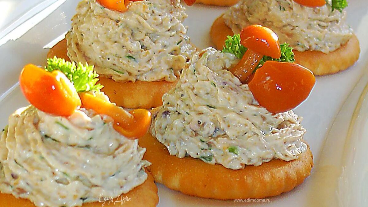 Грибная закуска на крекерах