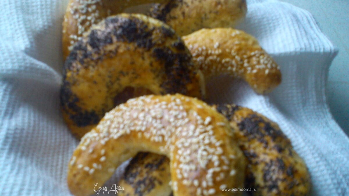 Рогалики с маком и кунжутом