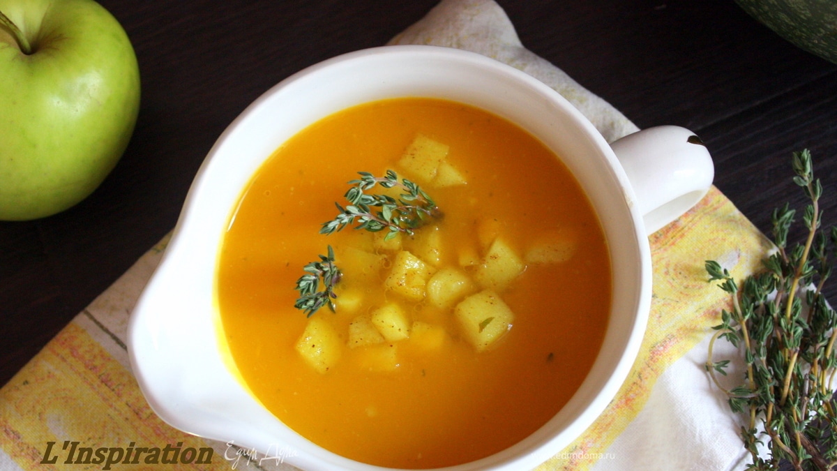 Тыквенный суп с тимьяном и яблоками