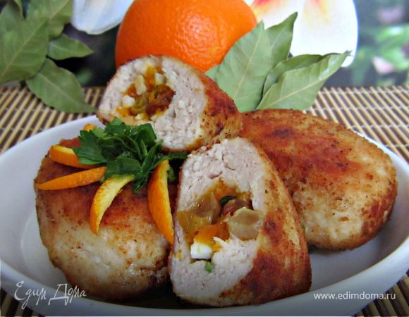 Зразы куриные с сухофруктами под апельсиновым соусом Зразы куриные с сухофруктами под апельсиновым соусом