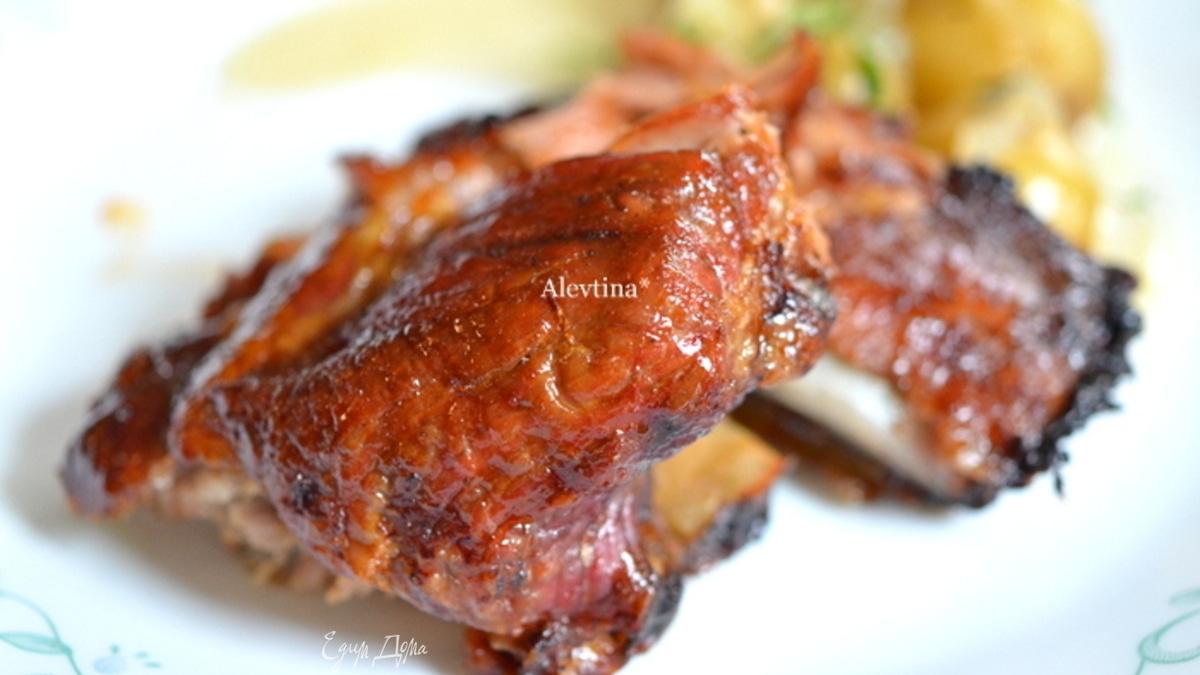 Свиные ребрышки в медовой глазури