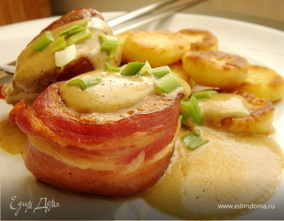 Медальоны из свиной вырезки и картофельные ньокки под сливочно-горчичным соусом Медальоны из свиной вырезки и картофельные ньокки под сливочно-горчичным соусом