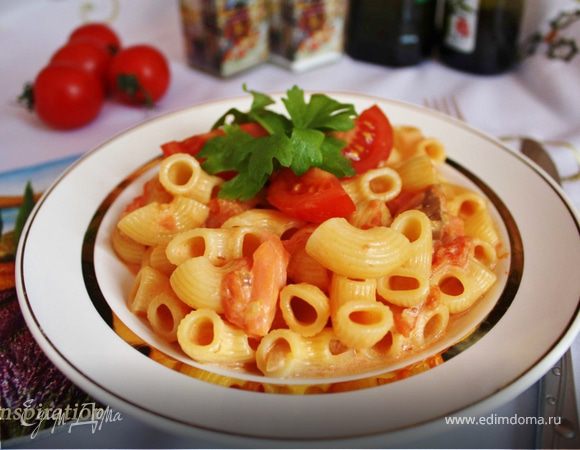 Паста с водкой, семгой и помидорками черри Паста с водкой, семгой и помидорками черри