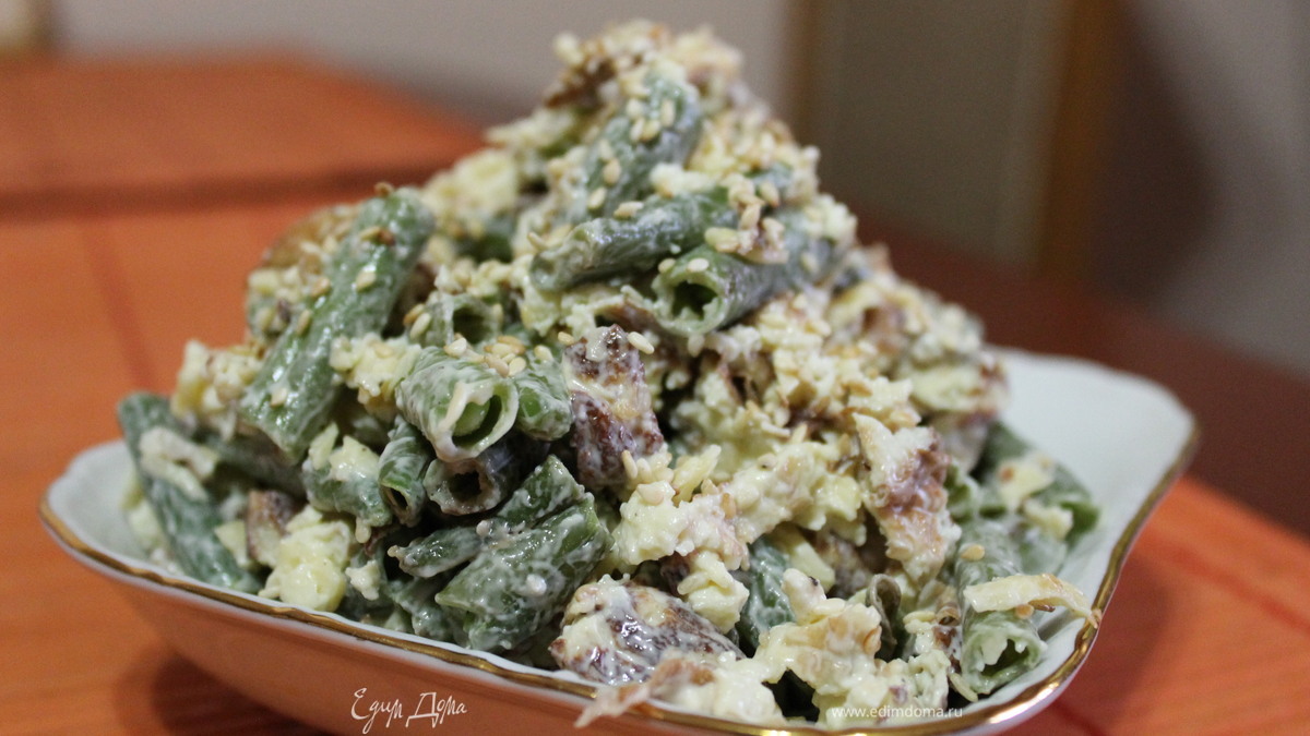 Салат с омлетом и зеленой фасолью