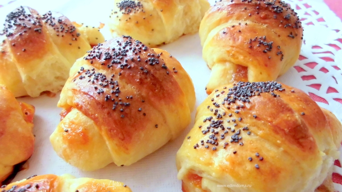 Дрожжевые рогалики с маком 