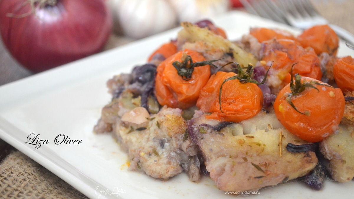 Рыба, запеченная с ароматными овощами