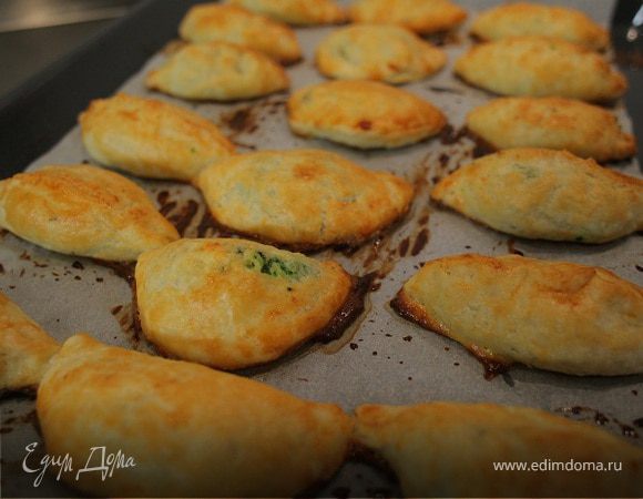 Пирожки с рисом, яйцами и шпинатом Пирожки с рисом, яйцами и шпинатом