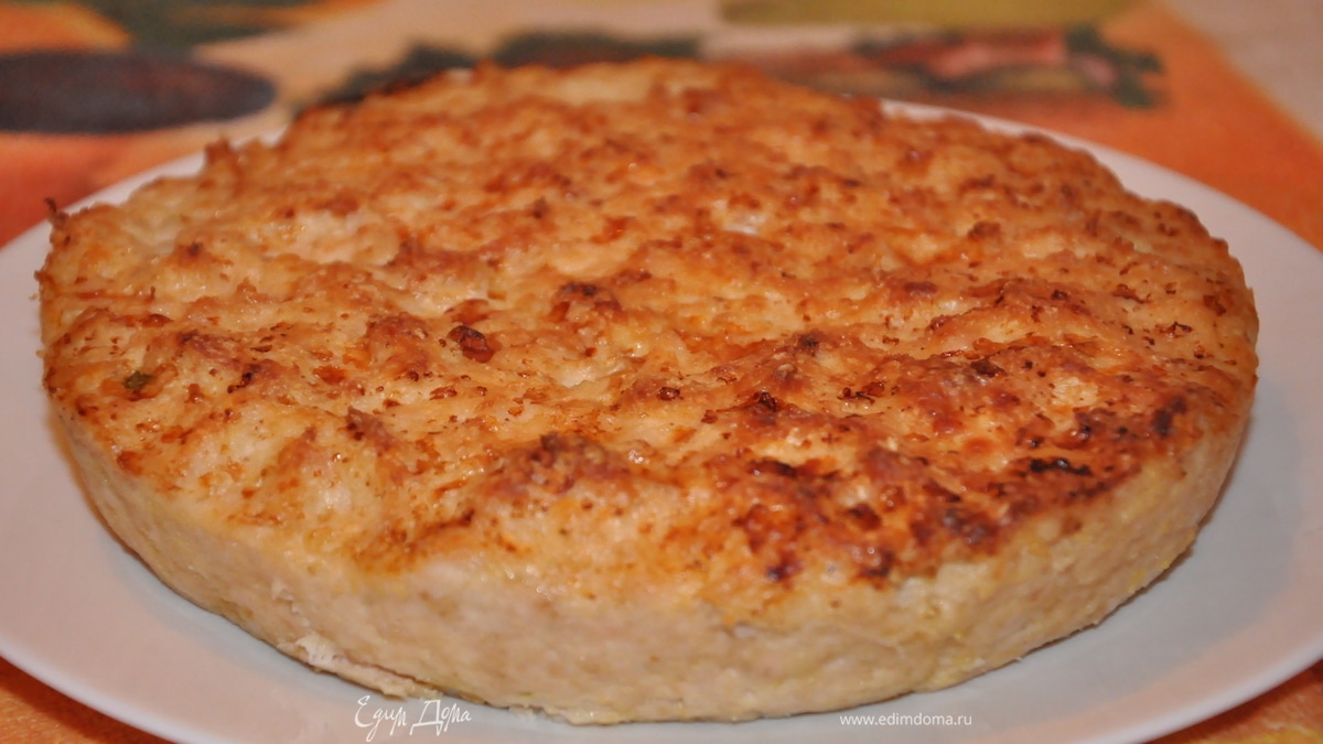 Куриный пирог с яйцами и зеленым луком