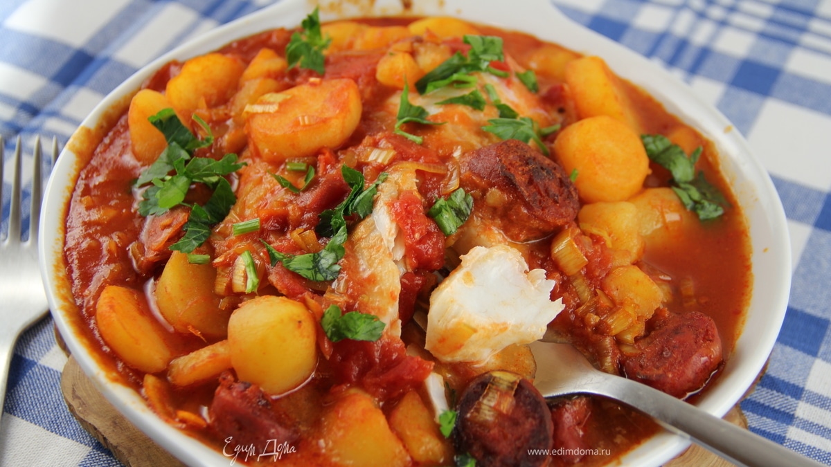 Филе белой рыбы в испанском стиле с чоризо и сидром