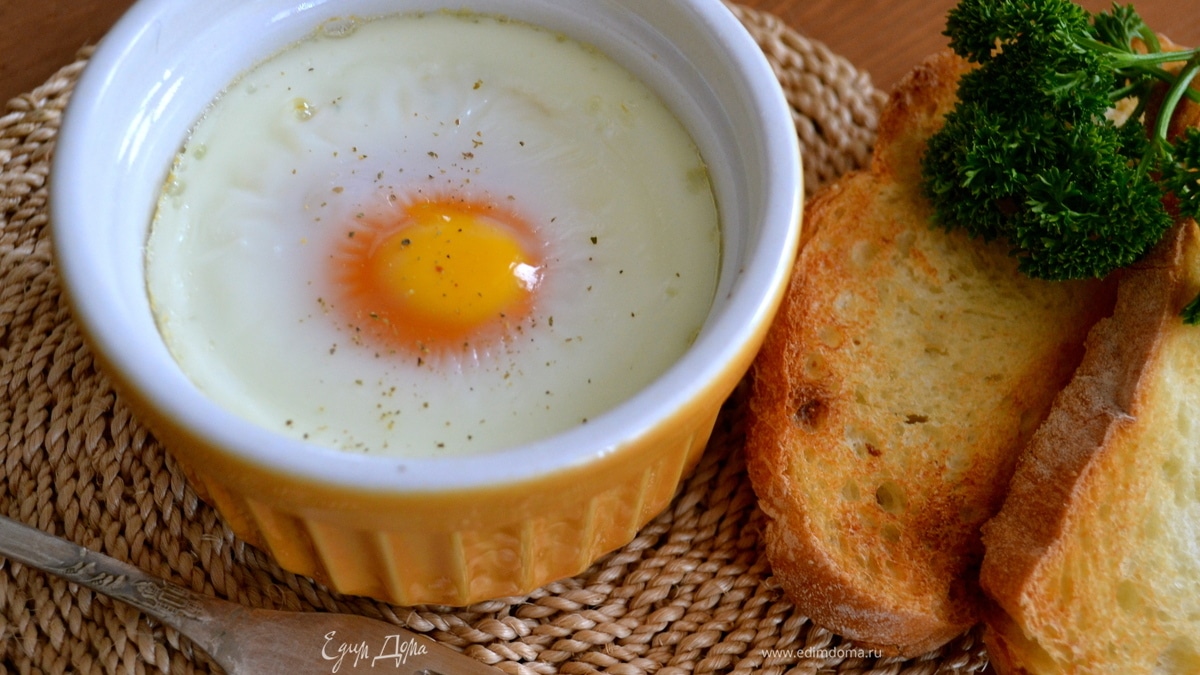 Яйца кокот с семгой