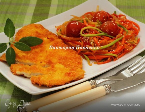 Куриное филе в хрустящей шубке с овощами