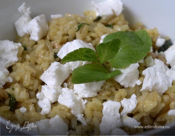 Рисовый салат с козьим сыром, грецкими орехами и карри Рисовый салат с козьим сыром, грецкими орехами и карри