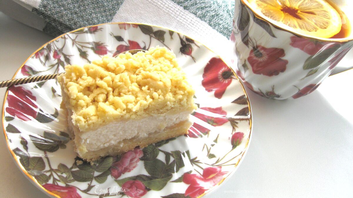 Пирог из песочного теста с творожной начинкой